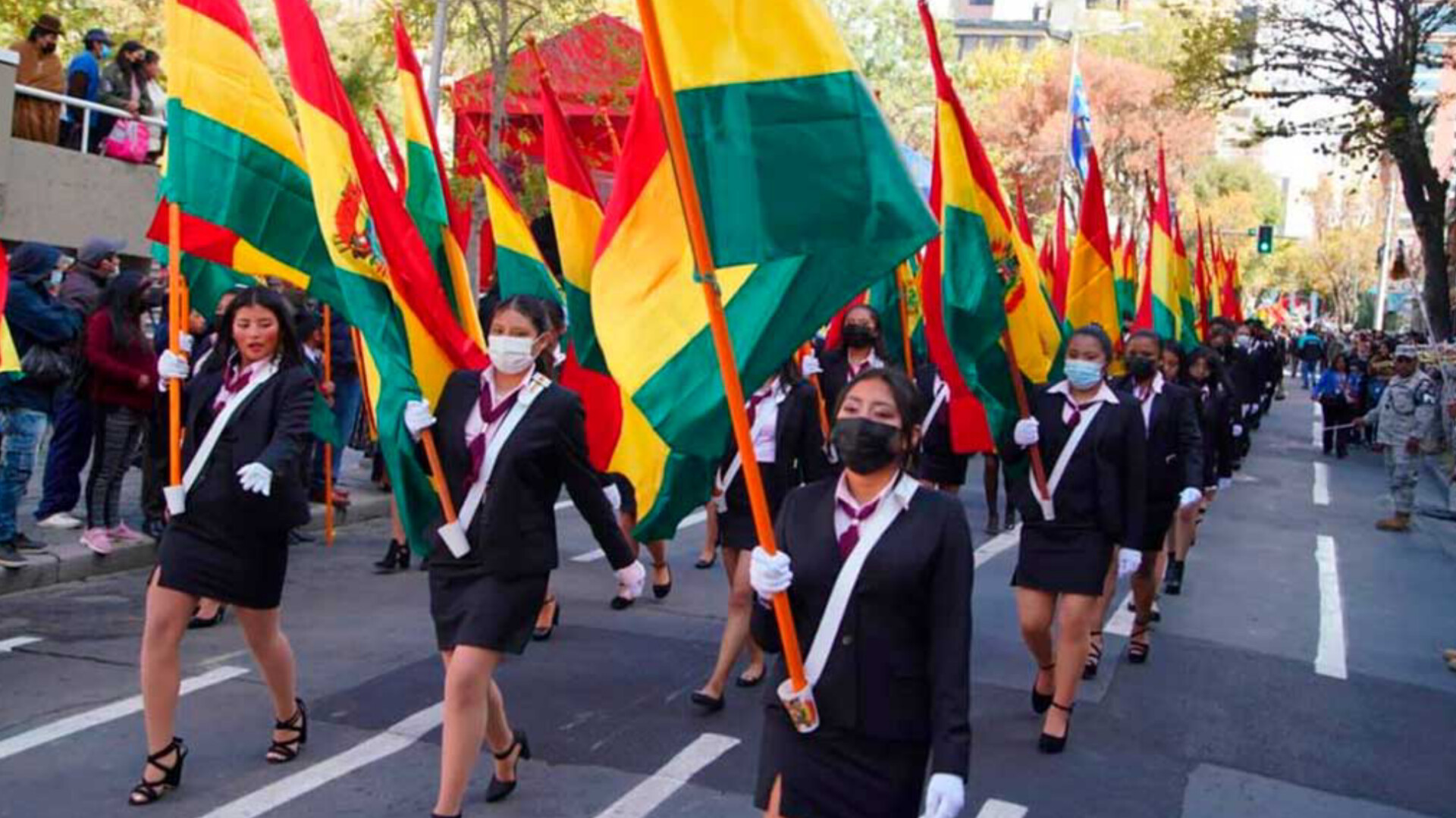 Desfile cívico estudiantil