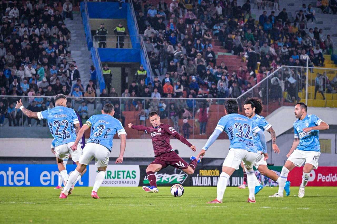 Bolívar venció 4-2 a Aurora en Cochabamba