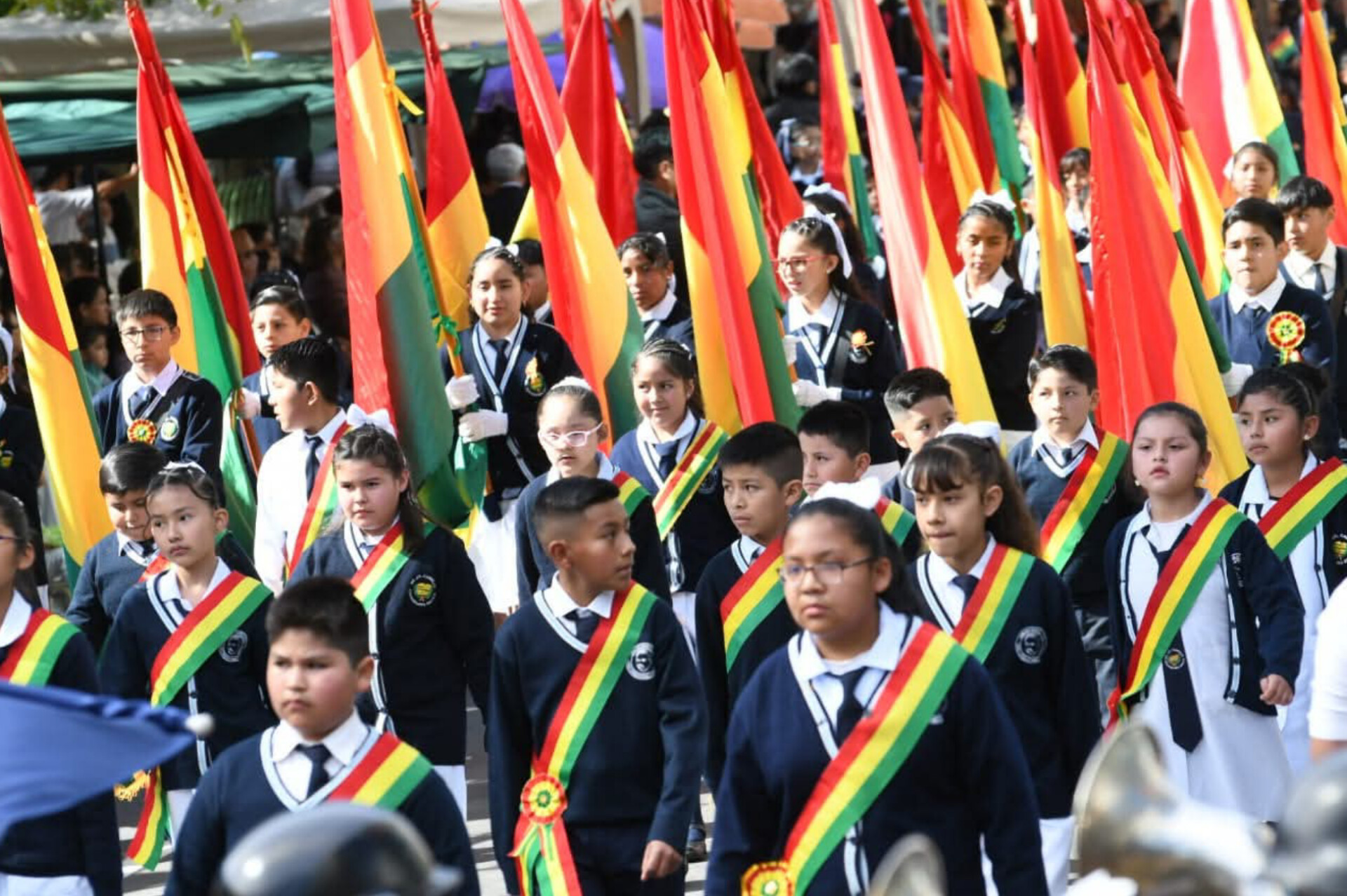 Desfile cívico estudiantil
