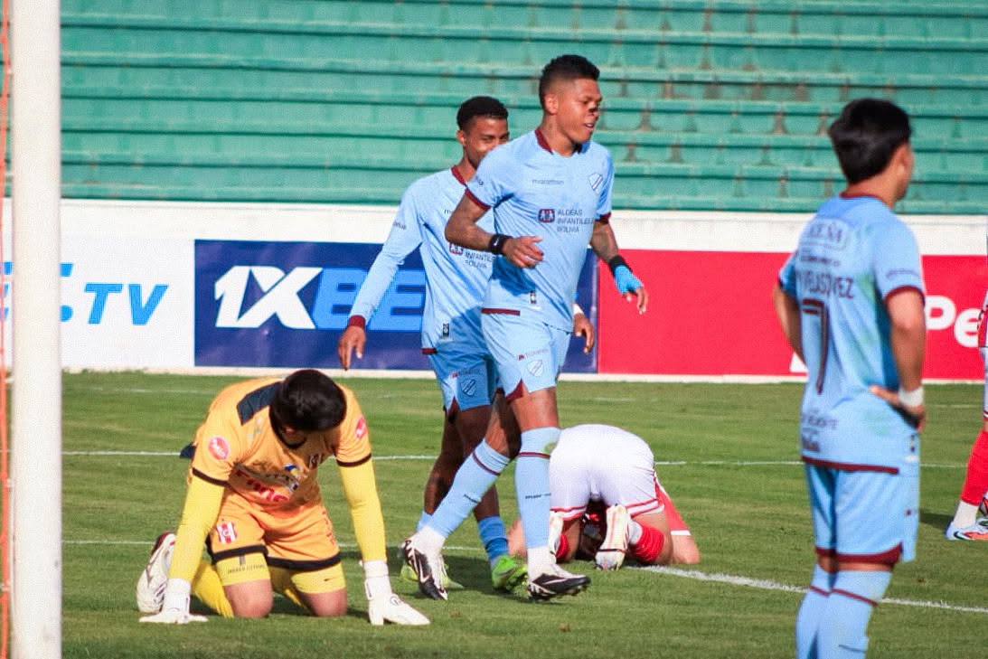 Bolívar toma la punta con una goleada en Sucre