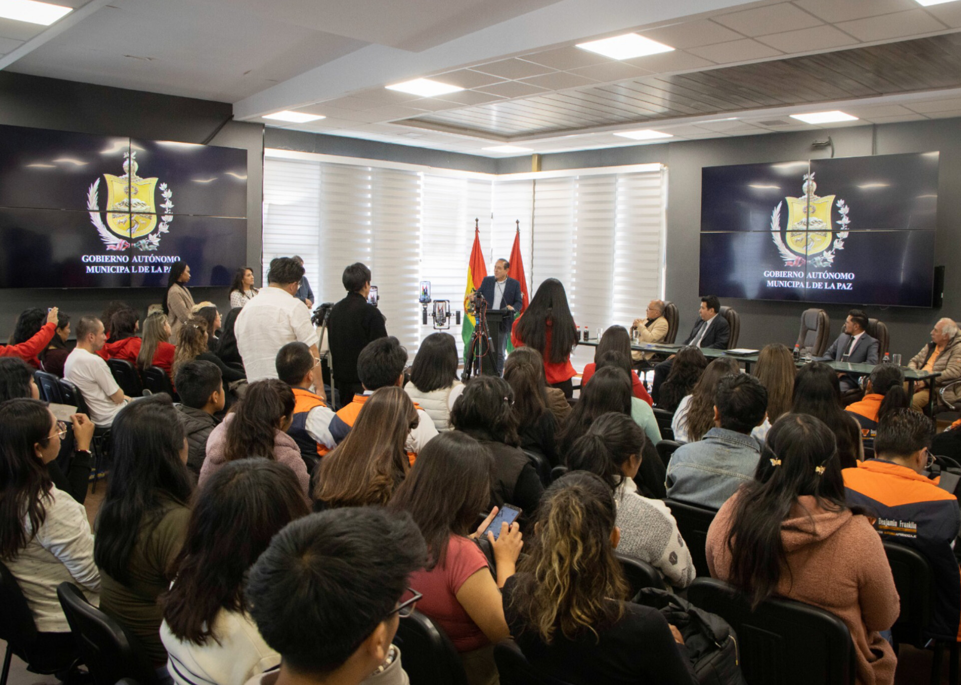 Jóvenes La Paz becas