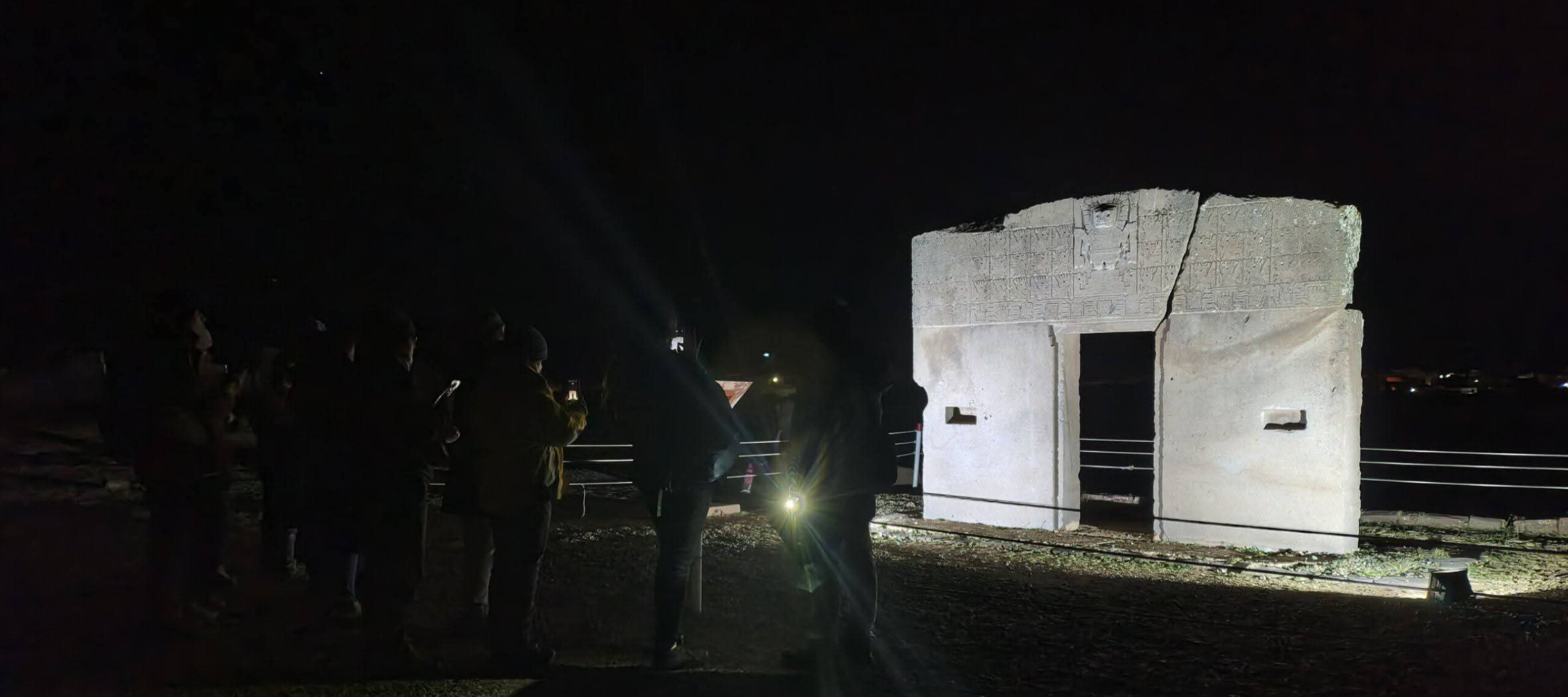 Tiwanaku nocturno